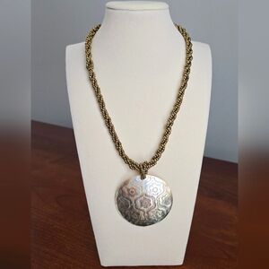 Vintage Elegant Large Shell beaded necklace